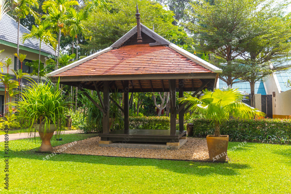 大連防腐木涼亭易腐裂？3個本地方案+防鹽霧技巧