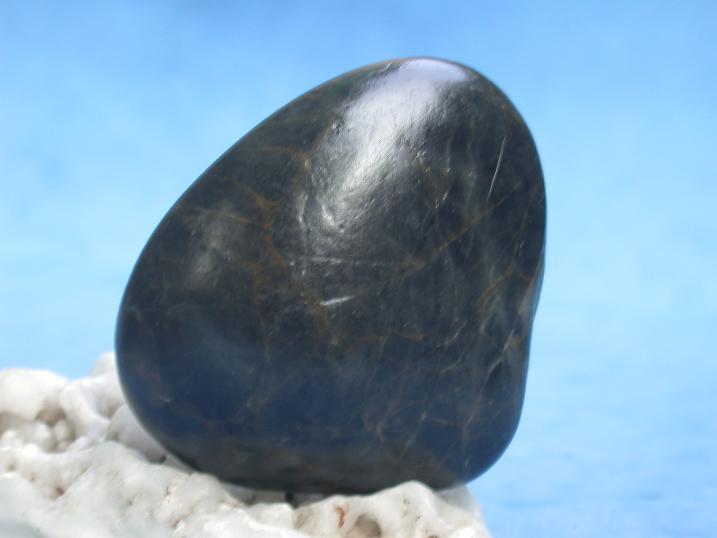 黑奇石工程應(yīng)用指南：選型搭配與景觀協(xié)同避坑