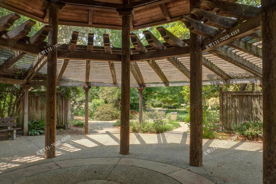 防腐木涼亭總出問題？3個場景方案+養(yǎng)護指南